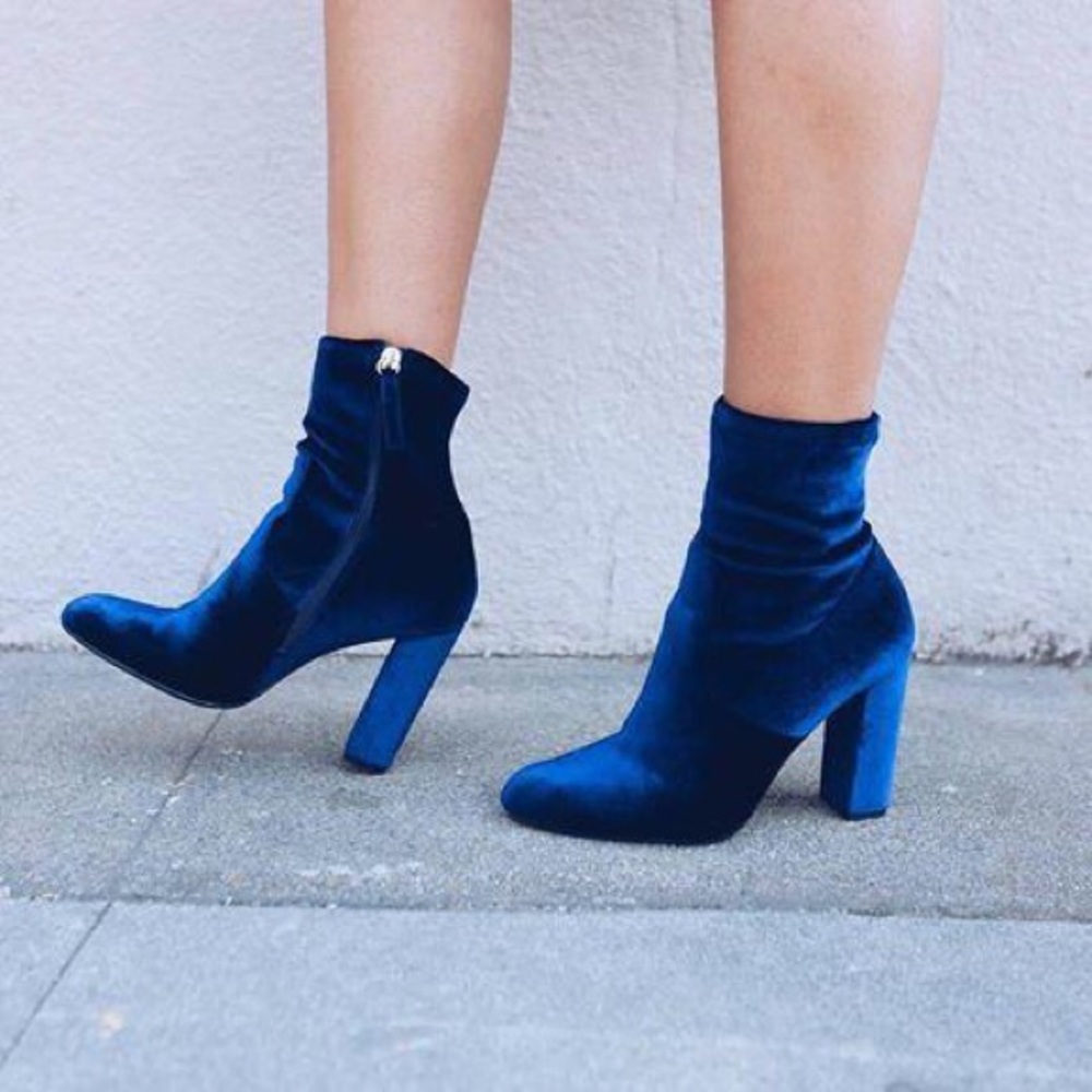 NWT Steve Madden blue velvet bootie